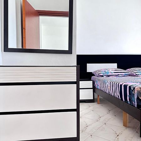 Tini Sea View Apartment Саранда Екстер'єр фото