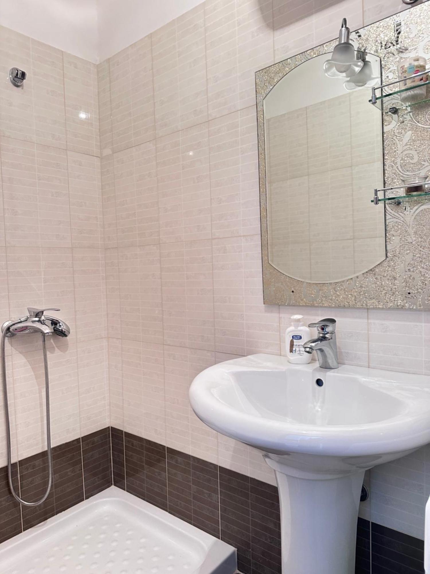Tini Sea View Apartment Саранда Екстер'єр фото